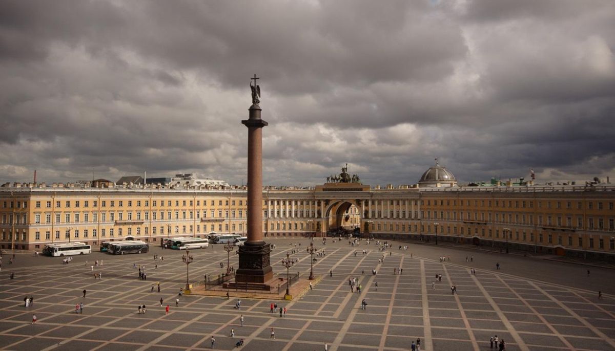 Michael28813919's tweet photo. The Palace Square is the main square of St. Petersburg, the architectural ensemble of which was formed in the second half of the 18th century #like#follow#followme#foto#winter#time#liketime#russia#vacation#travel#style#me#i #russiantours#vacation#thingstodo#fall#travel #culture https://t.co/YUNDBa7QQY