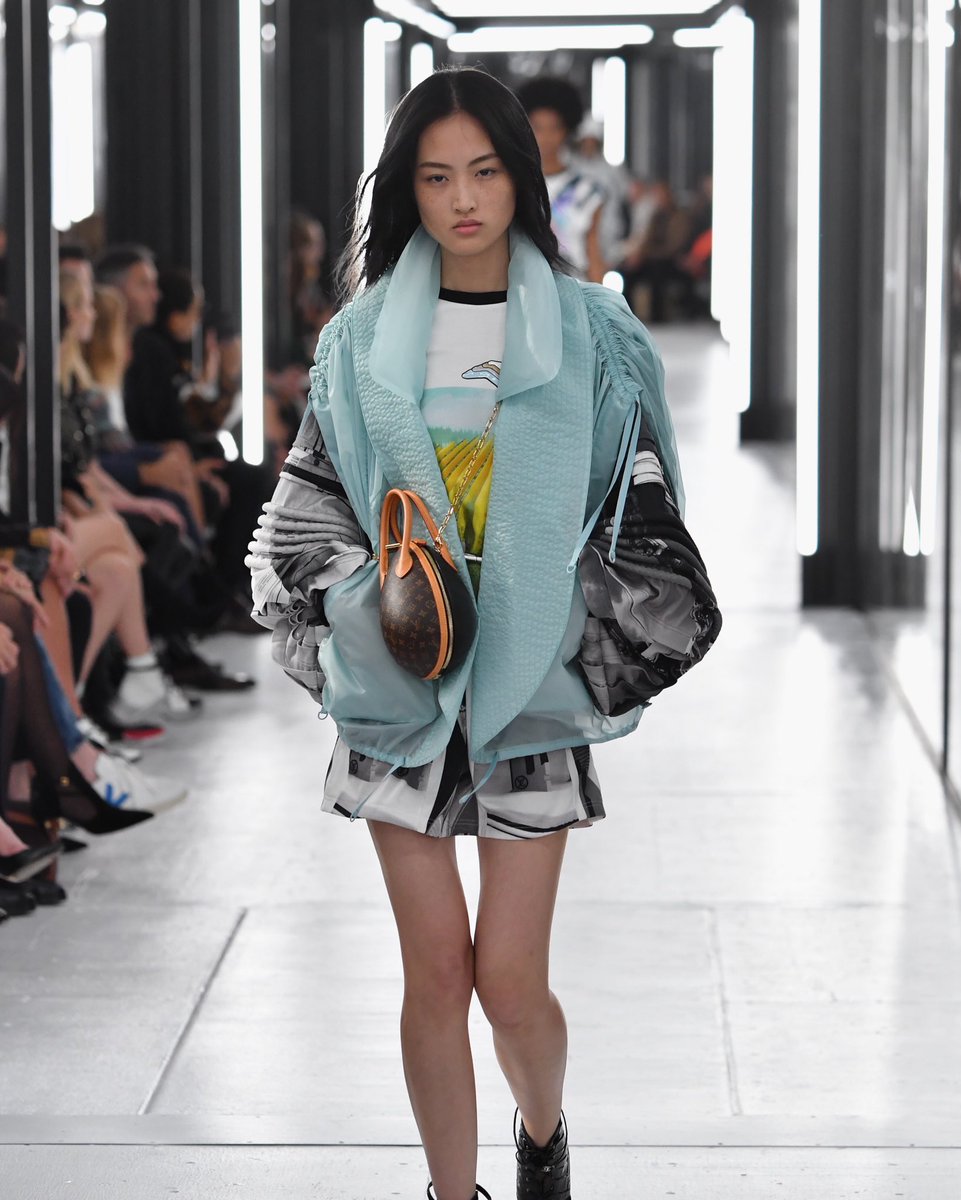 nyfw's tweet photo. Ready for takeoff 🚀 At @LouisVuitton’s Spring/Summer 2019 show, Creative Director @TWNGhesquiere revived futuristic forms from his early work. The looks featured molded rubber fabric, space suit sleeves, and sequin-embroidered mesh. https://t.co/RJvVzQ0zO4