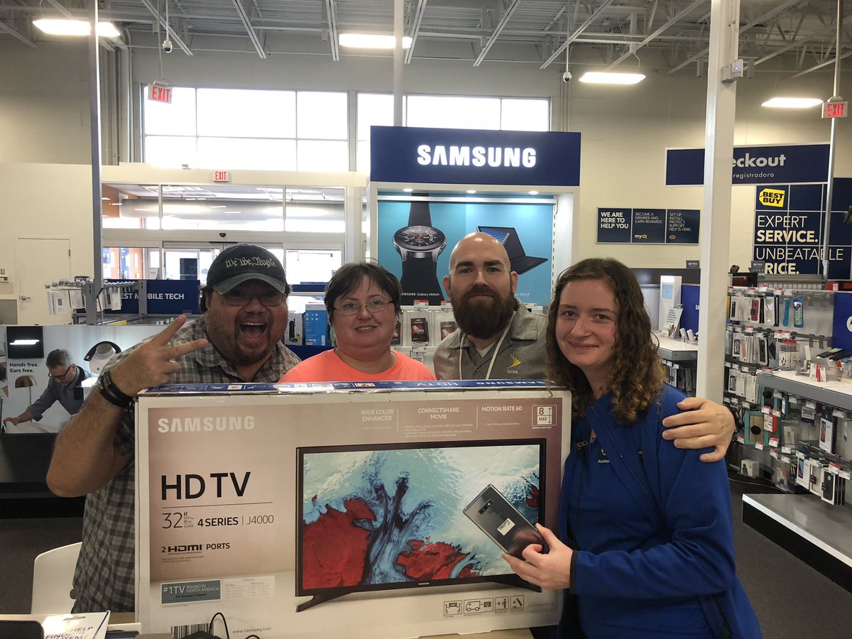 Getting new line and a free TV. Doing work #BestBuySprintSaturdays. <a href="/martyachi/">Marty Dominguez</a> <a href="/erinkorski/">Erin Korski</a>