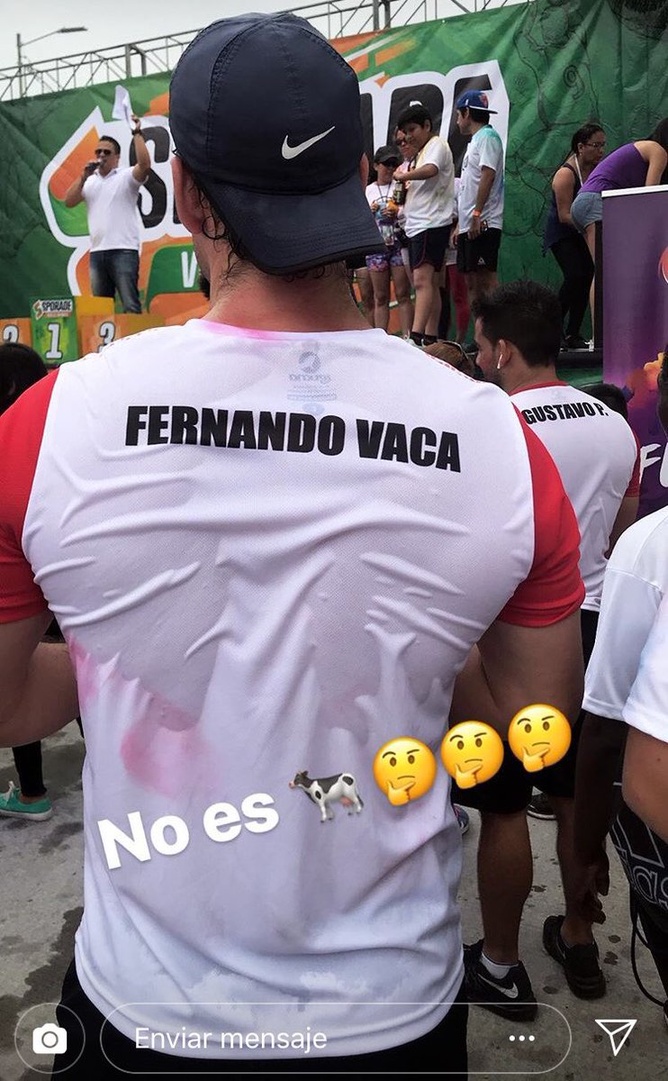 hugodiaz81's tweet photo. Corriendo con los voluntarios de @pan_to_go promocionando la carrera @go_santa_gogye inscríbete en @timingecuador y corre por una buena causa ✌🏻🏃🏻‍♂️💪🏻 2/12/2018 se parte de esta noble carrera 👏 https://t.co/eMt9wOoxyQ
