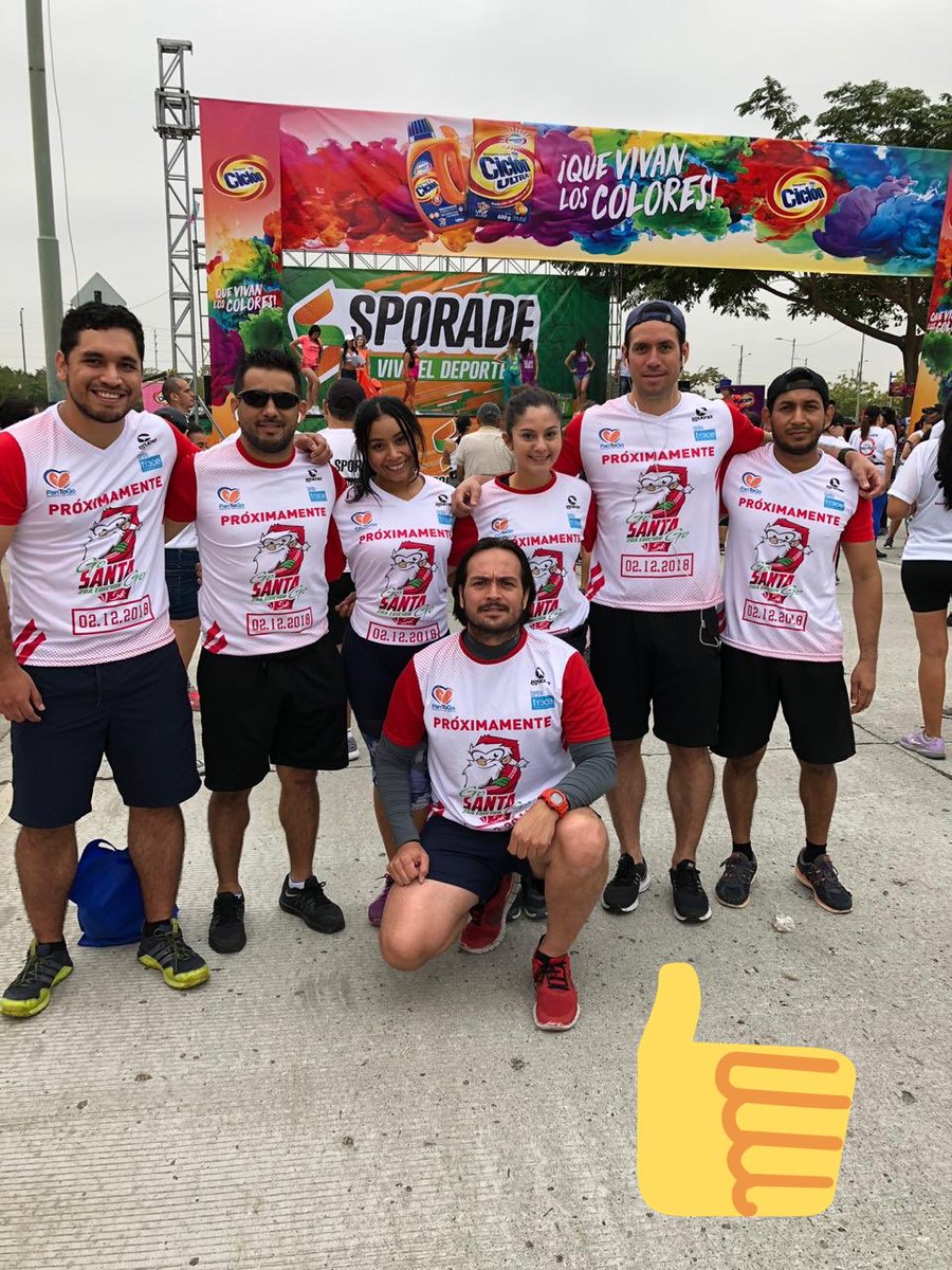 hugodiaz81's tweet photo. Corriendo con los voluntarios de @pan_to_go promocionando la carrera @go_santa_gogye inscríbete en @timingecuador y corre por una buena causa ✌🏻🏃🏻‍♂️💪🏻 2/12/2018 se parte de esta noble carrera 👏 https://t.co/eMt9wOoxyQ