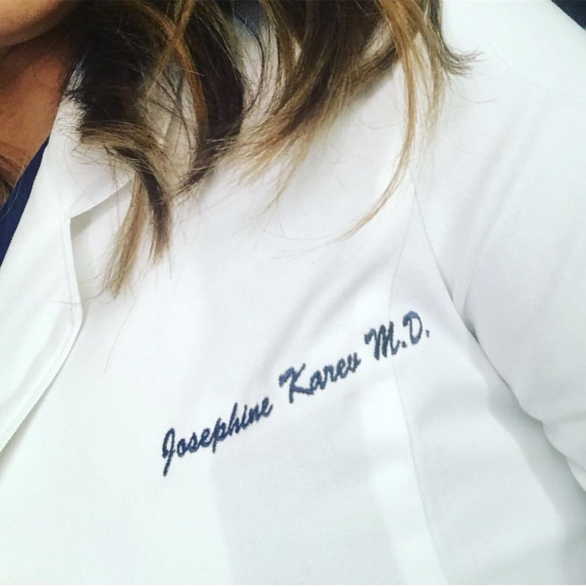 GreysABC's tweet photo. That's Mrs. Dr. Karev to you. | 📷: @camilluddington 
#GreysAnatomy https://t.co/QQE1siNbUw