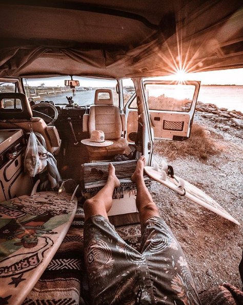tatuing_'s tweet photo. life hack 🤘: si ves esta foto, cierras los ojos y te imaginas que es verano y estás con tus mejores amigxs el frío (del que pela) que está haciendo es menos frío 🌊☀️ envíaselo a ese amigx que se está helando estos días 😎🤙 https://t.co/MlAgnoFCxl
