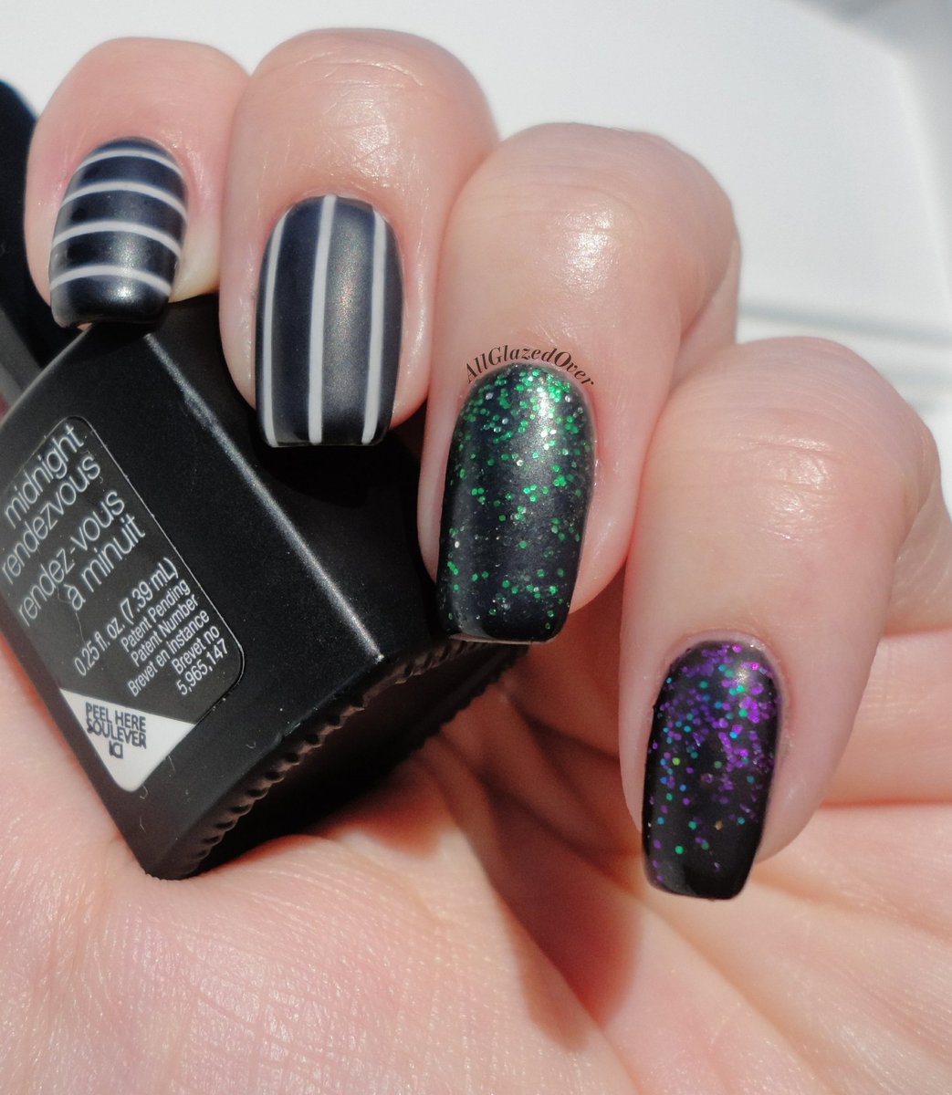 AllGlazedOver's tweet photo. BEETLEJUICE! BEETLEJUICE! BEETLEJUICE! He's the ghost with the most! #Halloween #Beetlejuice #NailArt https://t.co/hrzhI4hnEN
