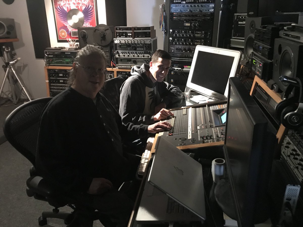 ImoveCar's tweet photo. A wonderful visit with John Neff in his studio in Portland. He’s incredibly talented and has had an amazing career. 
He’s currently working on the film @LosingAddison, starring the incredible @sherilynfenn1. It’s going to be stunning, check it out! 
@TwinPeaksUnwrap https://t.co/17QavFmO3x
