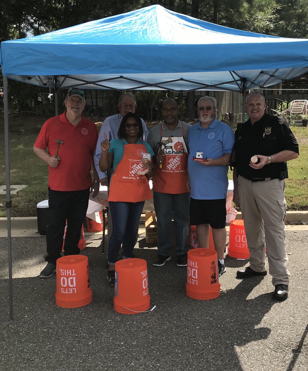 “I ain’t ‘fraid of no ghost!!”
The Ghostbusters joined your Horn Lake Home Depot to help celebrate the Horn Lake MS Fire Department’s 60th anniversary. Mayor Latimer, along with the aldermen joined in on our second Kids workshop of the day!!