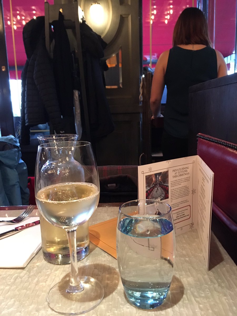 Jan_Lentzos's tweet photo. I enjoyed a lovely meal at Tuttons in Covent Garden... 😋
#Tuttons #Restaurant #LovelyMeal #CoventGarden #London #CoventGardenPiazza @TuttonsLondon https://t.co/MOSE94mhuW
