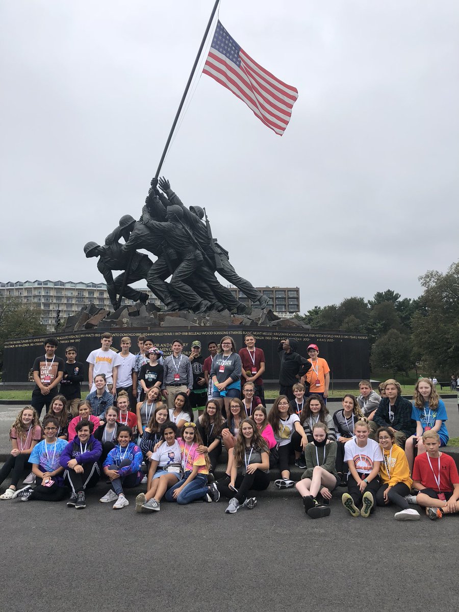 MrsDrew158's tweet photo. Visited memorials this morning &amp; some pretty amazing students were able to participate in the wreath laying at the Tomb of the Unknown Soldier. #Marlowe158 #D158DC #team158 #BestTripEver https://t.co/5fGvEH1hnb