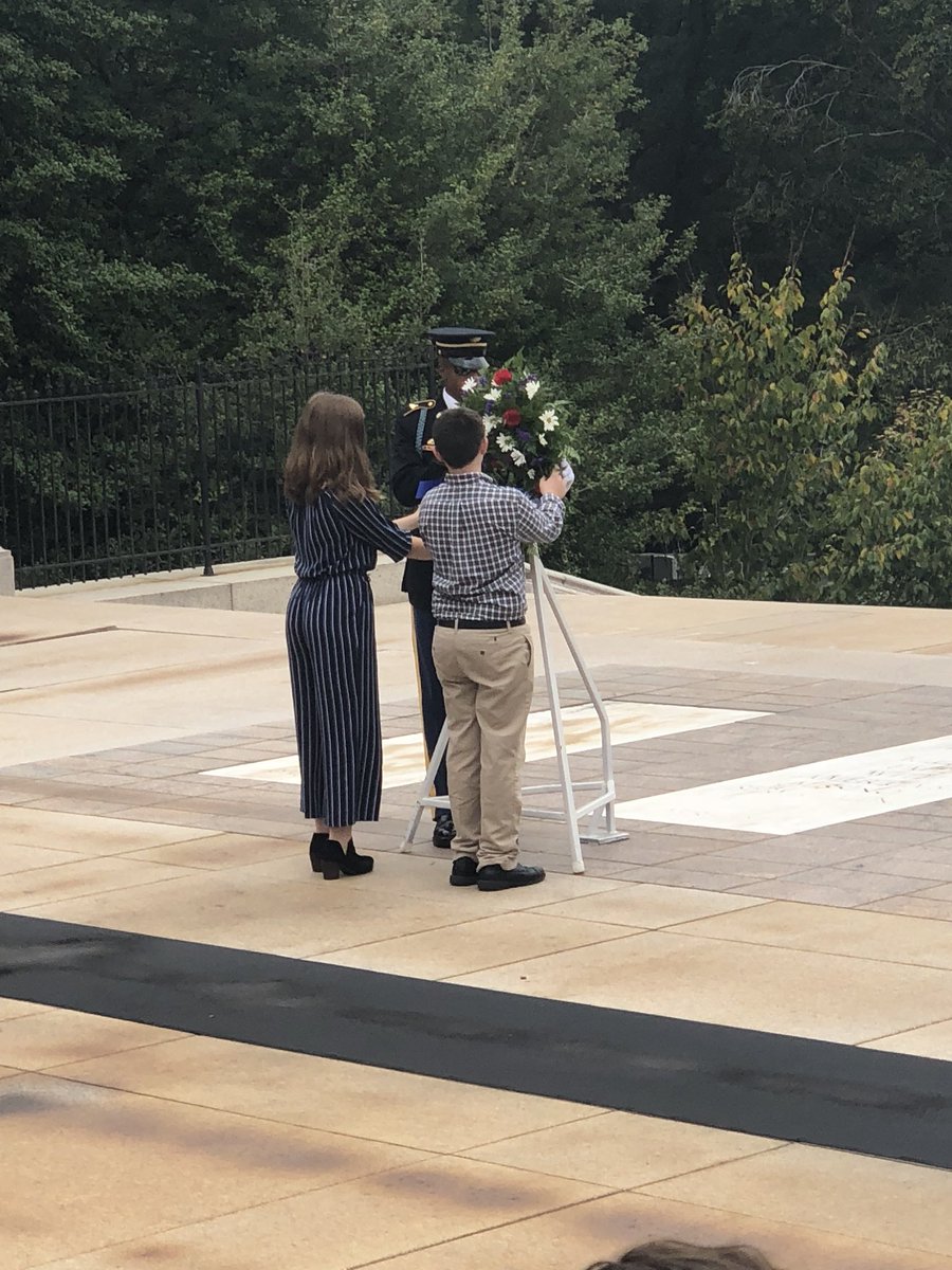 MrsDrew158's tweet photo. Visited memorials this morning &amp; some pretty amazing students were able to participate in the wreath laying at the Tomb of the Unknown Soldier. #Marlowe158 #D158DC #team158 #BestTripEver https://t.co/5fGvEH1hnb