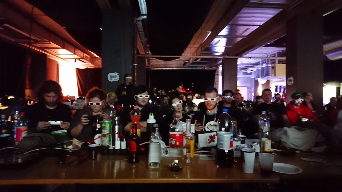 akm2b's tweet photo. Endlich normale Menschen! #deadline #demoparty #berlin https://t.co/MMDnx06jQS