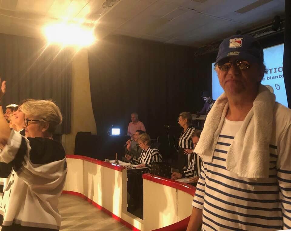 OCousi's tweet photo. Quel plaisir de retrouver la @impro_Libap ce soir en tant que coach de l’équipe blanche ! Les matchs sont serrés, les participants merveilleux, l’ambiance au rendez-vous ! #LIBAP #Impro https://t.co/jW3ksQE3R8