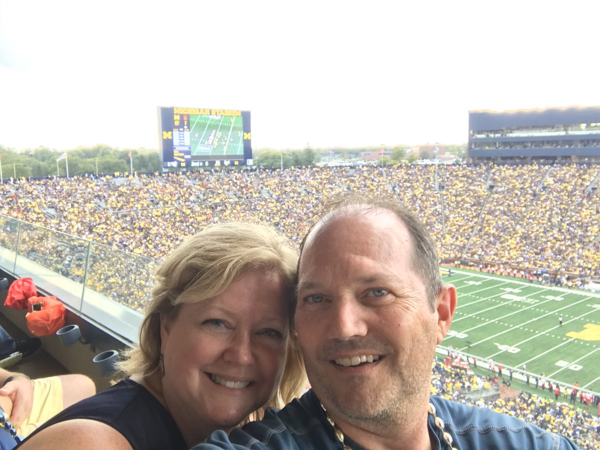 Dodger985's tweet photo. Having fun at at The Big House! #GoBlue #TheBigHouseLive https://t.co/vG5310yv6Q