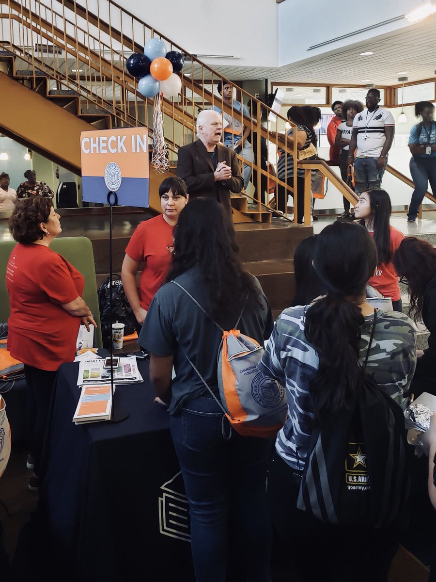 UNTDallas's tweet photo. 🎉 Incredible day at #UNTDallas. HUGE turnout for the @DallasCoPromise Kickoff Party on our campus. HS SENIORS sign the pledge to get on the pathway to FREE COLLEGE! Even the @ManiAACs joined the party!  #IPromise #college #DallasCoPromise #WeAreThePromise 🎉 
#BlazeYourTrail🐆 https://t.co/2euoo5vWNr