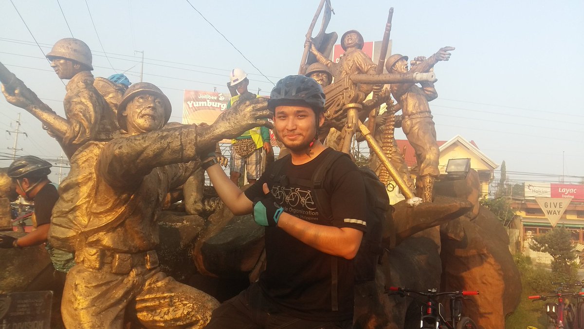 AsuladorBlu's tweet photo. Lapit na kami sa heben. :>
#mtsamat #bataandeathpadyak #cyclingislife #icry https://t.co/ubTCQVNrxy
