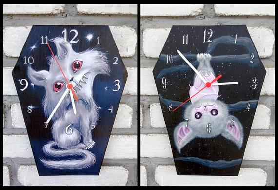 desquiciadossc's tweet photo. Creepy cute cat or white bat wooden wall clock. Handmade wall clock. 2 different illustrations to choose. Coffin shaped. Gothic decoration. #BlackCat #CuteCat #CreepyCuteBat #GothicDecoration #CreepyCuteCat #CoffinShaped #GothClock #WallClock
➤ https://t.co/9sxqY22W6F
via @outfy https://t.co/LSJP6sgzBe