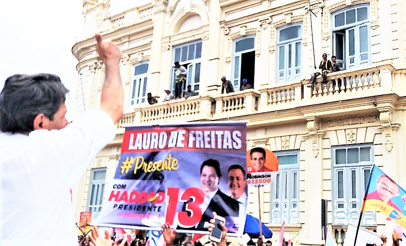 JoaoLeaoOficial's tweet photo. O povo diz SIM ao #TimeDoTrabalho e até os que trabalham na Prefeitura de #FeiraDeSantana também dizem SIM ao #TimeCompleto que vai fazer muito mais por nossa Bahia e por nosso Brasil com @Haddad_Fernando,13; @costa_rui,13; João Leão, @jaqueswagner, 130 e @angelocoronel_ , 555 ! https://t.co/RzCybcJlho