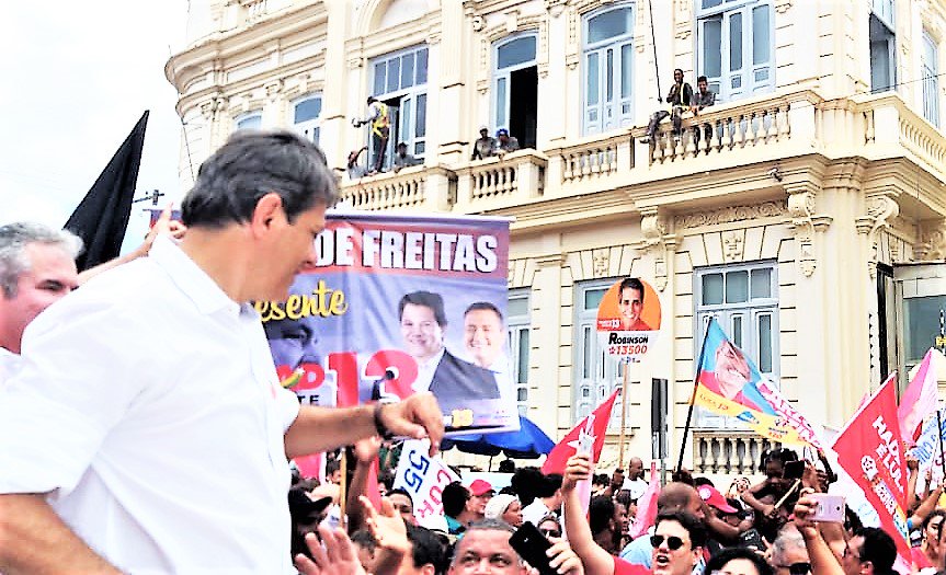 JoaoLeaoOficial's tweet photo. O povo diz SIM ao #TimeDoTrabalho e até os que trabalham na Prefeitura de #FeiraDeSantana também dizem SIM ao #TimeCompleto que vai fazer muito mais por nossa Bahia e por nosso Brasil com @Haddad_Fernando,13; @costa_rui,13; João Leão, @jaqueswagner, 130 e @angelocoronel_ , 555 ! https://t.co/RzCybcJlho