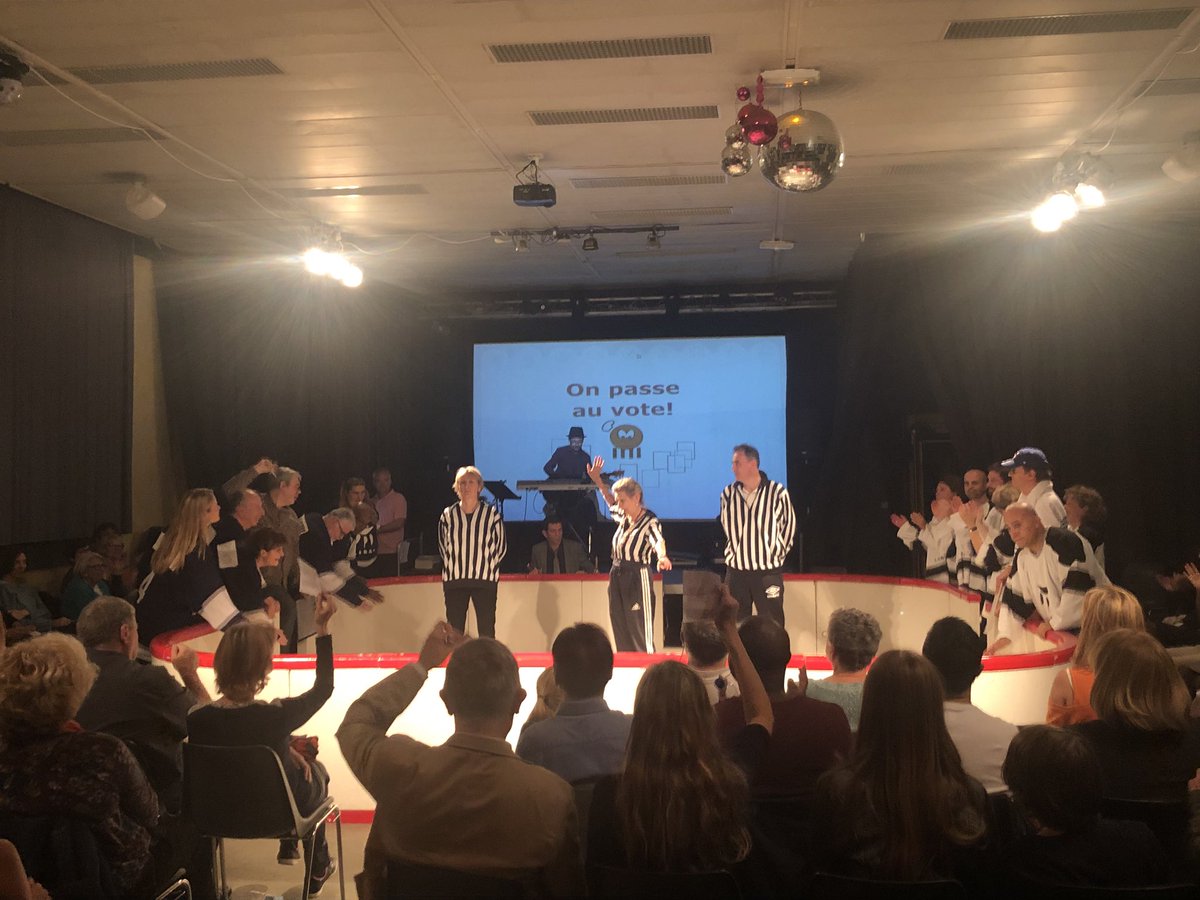 SFertier's tweet photo. C’était ma première ! Et quelle première ! Ravi d’avoir participé à la @impro_Libap en tant qu’arbitre ! Merci à @nGanierRaymond - pour qui l’#impro n’a plus de secret - de m’avoir initié ! Une très belle soirée ! #LIBAP #MCO2018 https://t.co/Rwz7rLiX2G