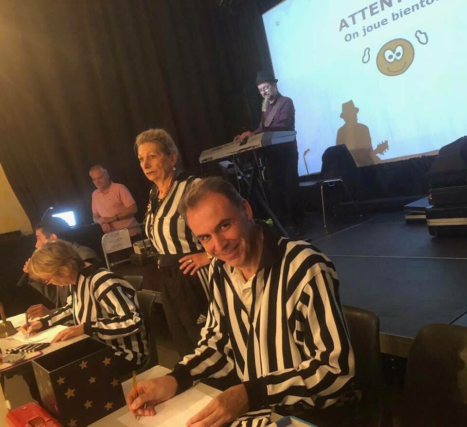 SFertier's tweet photo. C’était ma première ! Et quelle première ! Ravi d’avoir participé à la @impro_Libap en tant qu’arbitre ! Merci à @nGanierRaymond - pour qui l’#impro n’a plus de secret - de m’avoir initié ! Une très belle soirée ! #LIBAP #MCO2018 https://t.co/Rwz7rLiX2G