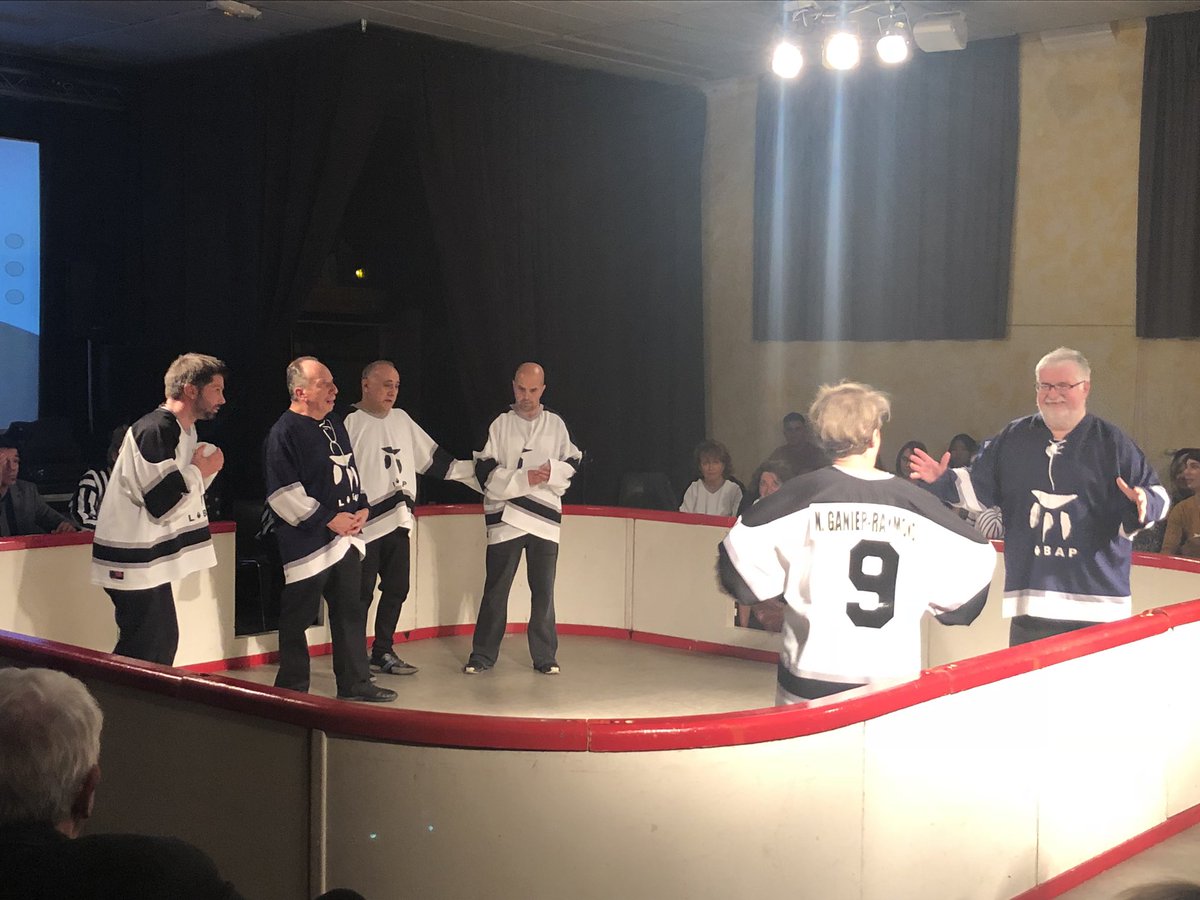 SFertier's tweet photo. C’était ma première ! Et quelle première ! Ravi d’avoir participé à la @impro_Libap en tant qu’arbitre ! Merci à @nGanierRaymond - pour qui l’#impro n’a plus de secret - de m’avoir initié ! Une très belle soirée ! #LIBAP #MCO2018 https://t.co/Rwz7rLiX2G