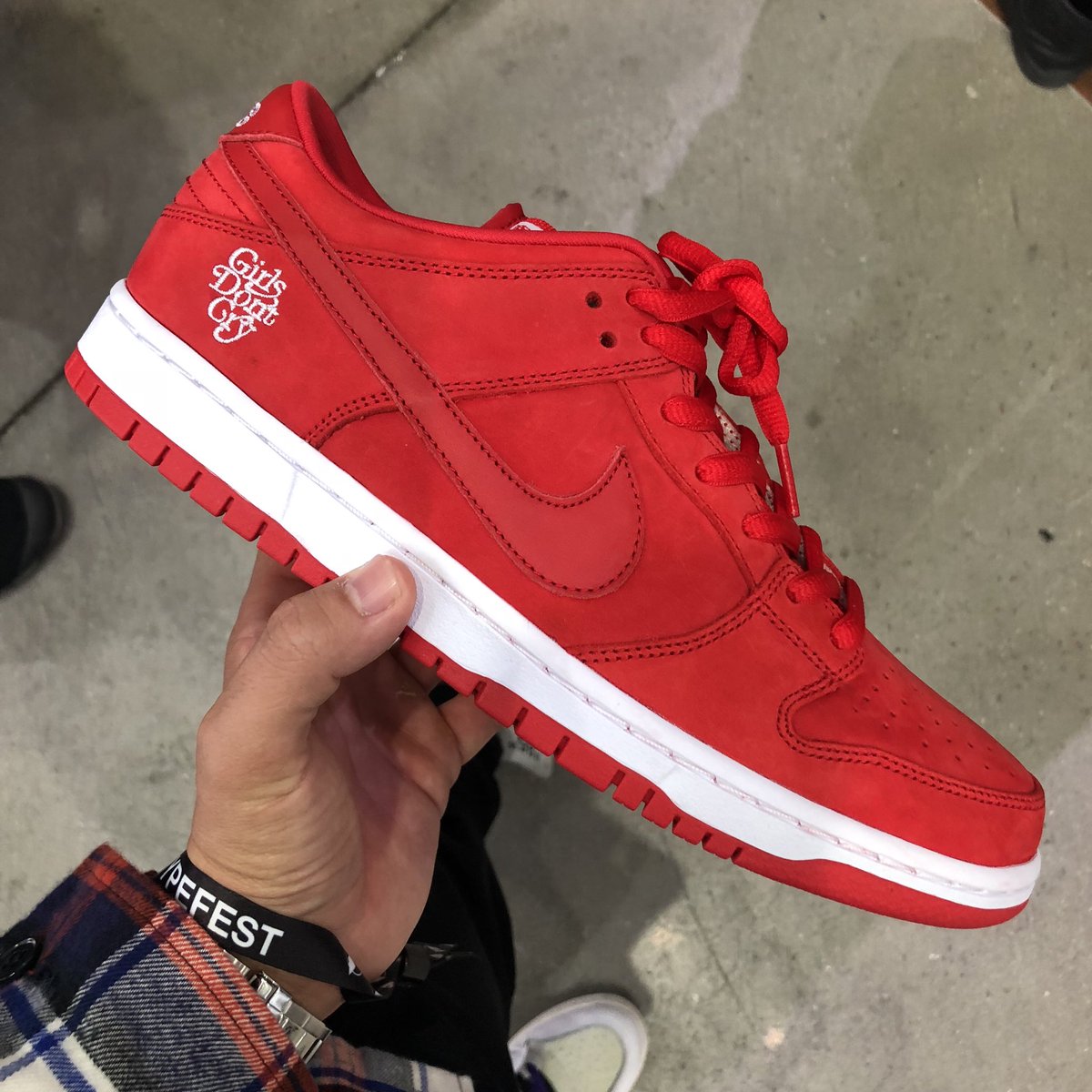 girls dont cry nike sb