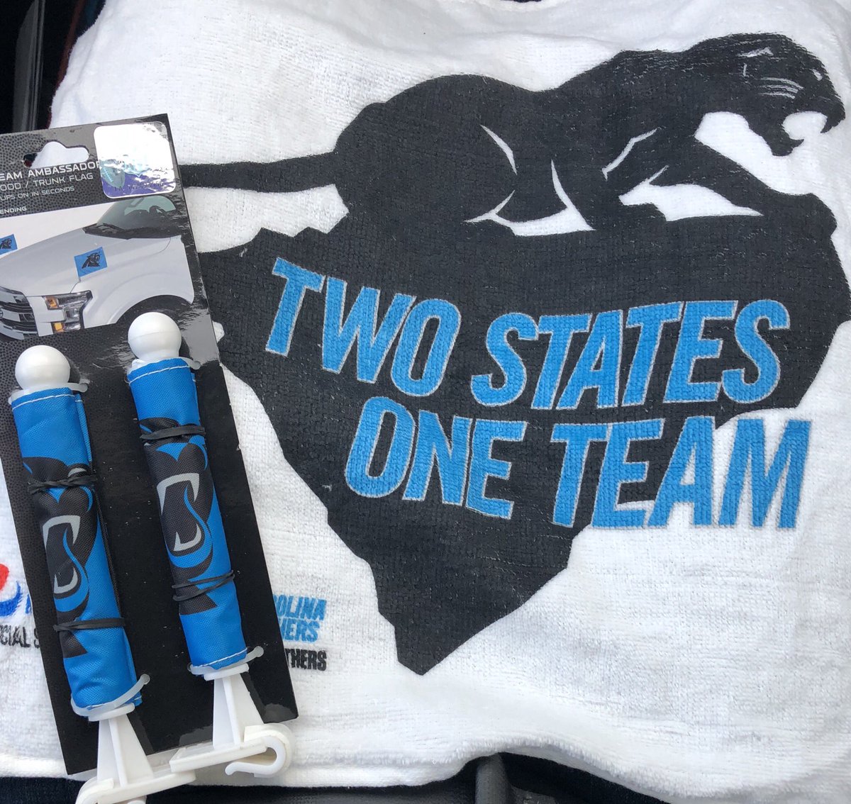 JessMarie1359's tweet photo. My Vet rocks!!! Every time I take one of my dogs in he always has something @Panthers for me! πππ»ππ» Panthers family is the best!! #myvetrocks #doesyours #superfans https://t.co/ooPCH2sGf0