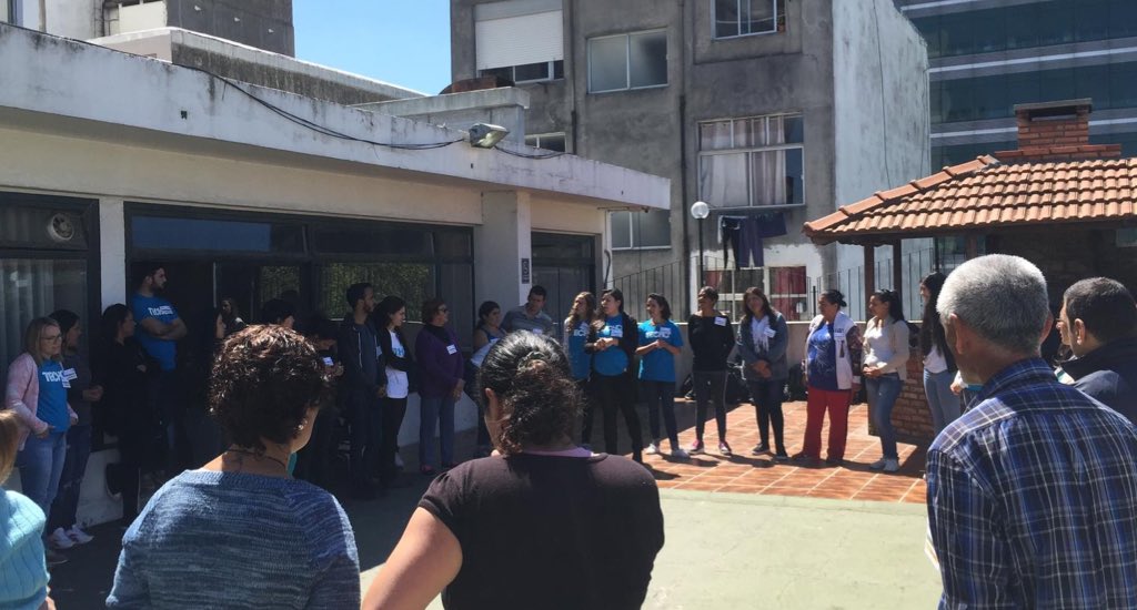 TECHOuy's tweet photo. Gracias a @acjmontevideo por prestarnos las instalaciones; un espacio propicio para la construcción colectiva y el conocimiento. Gracias también a los voluntarios de recreación de la institución que pudieron jugar con los niños y niñas mientras sus padres participaban del #ERC10. https://t.co/uvPlvibMc9