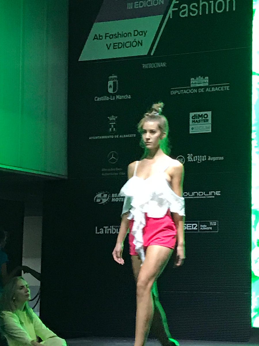 MB_Albacete's tweet photo. Otro año más estamos presentes en #ABFashion de nuestra amiga @Lola_Tendencias 👠

#moda #VEdicion #AutomóvilesVillar #Albacete #Patrocinador https://t.co/FGV8XCFCMG