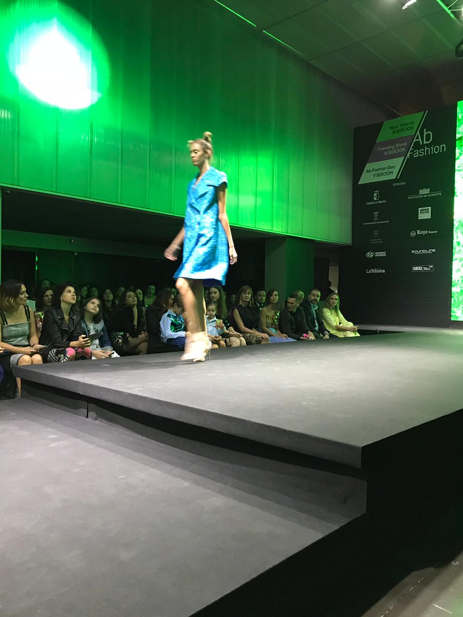 MB_Albacete's tweet photo. Otro año más estamos presentes en #ABFashion de nuestra amiga @Lola_Tendencias 👠

#moda #VEdicion #AutomóvilesVillar #Albacete #Patrocinador https://t.co/FGV8XCFCMG