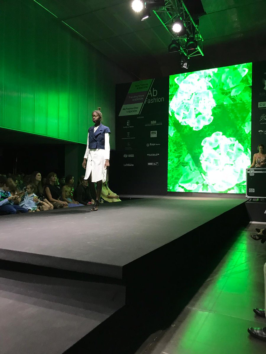 MB_Albacete's tweet photo. Otro año más estamos presentes en #ABFashion de nuestra amiga @Lola_Tendencias 👠

#moda #VEdicion #AutomóvilesVillar #Albacete #Patrocinador https://t.co/FGV8XCFCMG