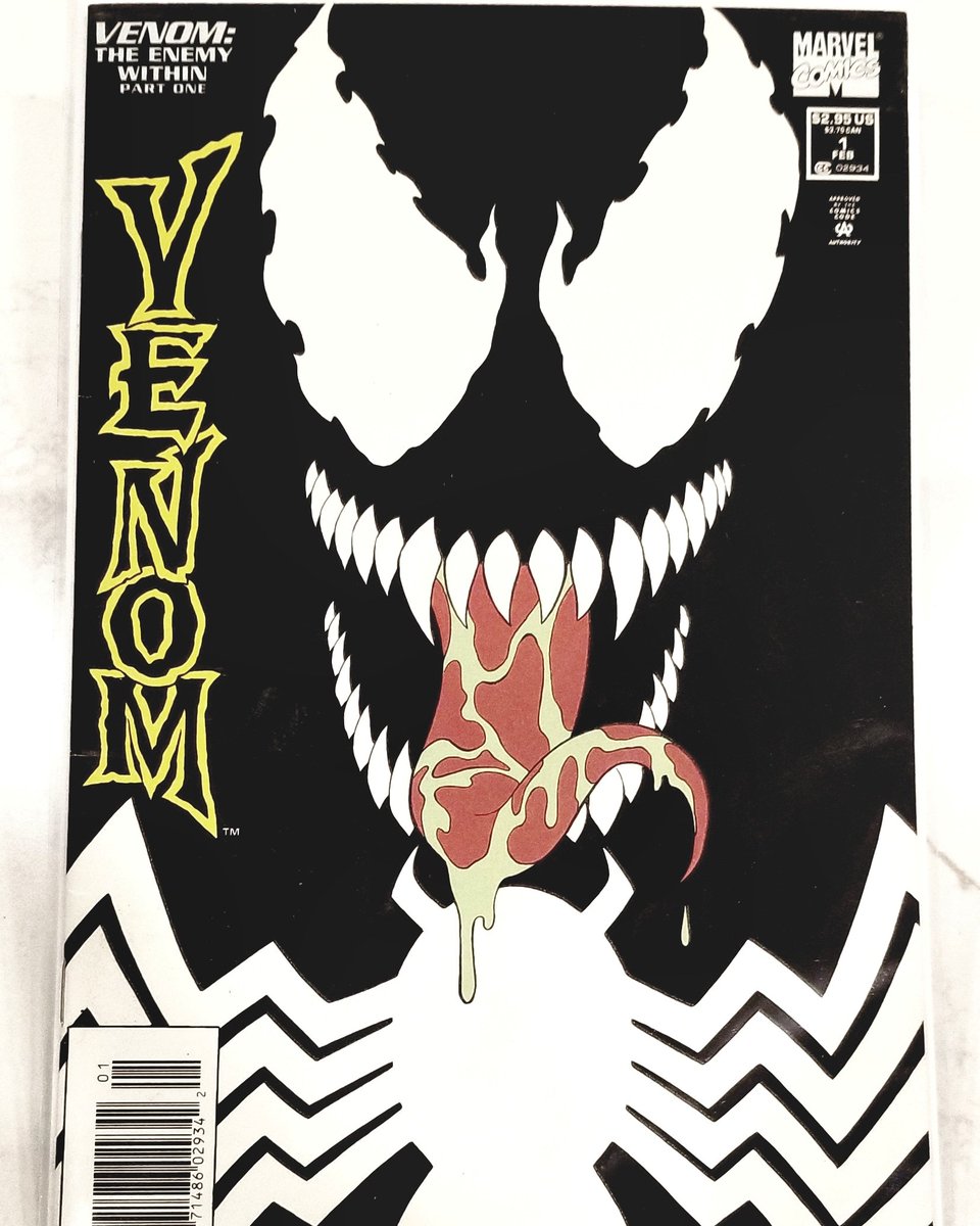 Traviss612's tweet photo. In honor of @VenomMovie opening weekend I snagged this gem. @MCBAcomicons #fallcon2018 #Venom #GlowNtheDark https://t.co/lqQzH83KdD