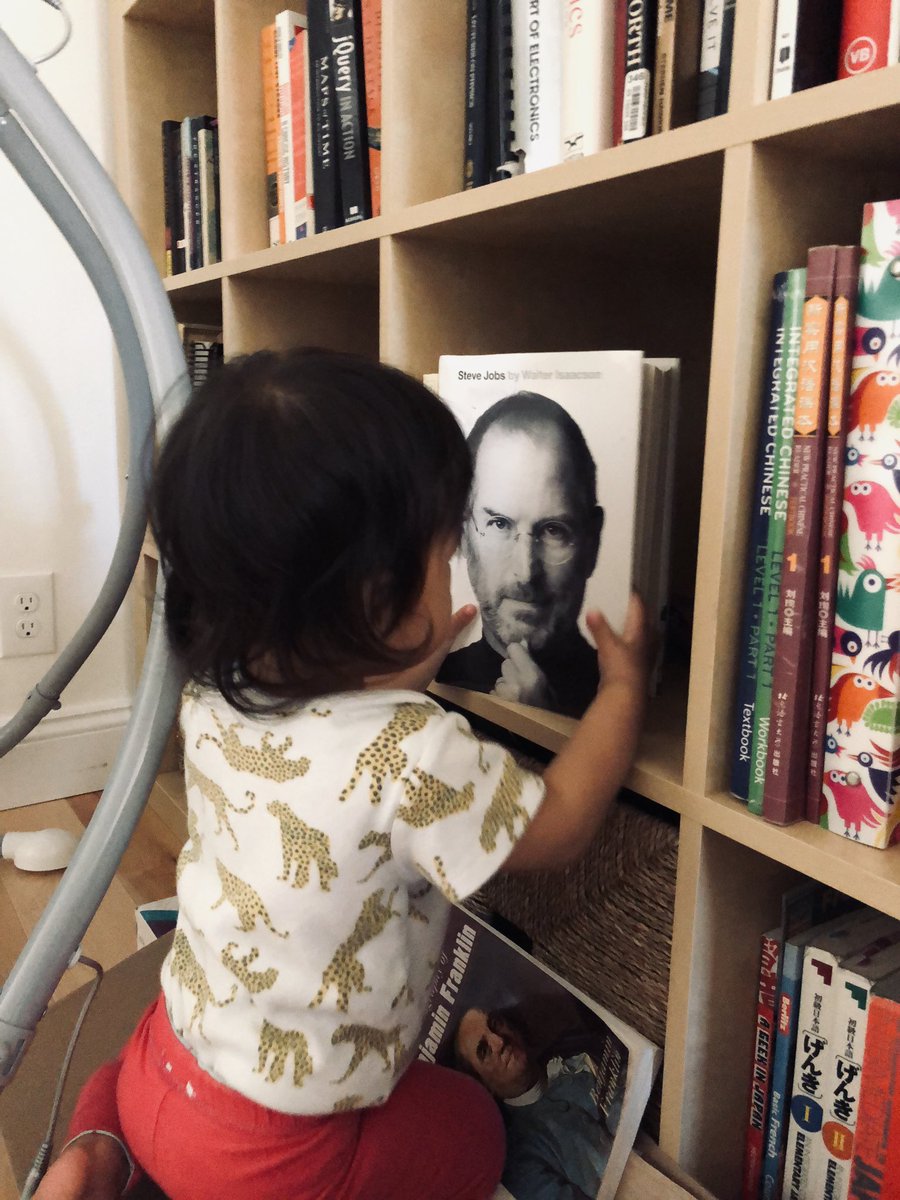 verohecko's tweet photo. Maxine meeting Steve for the first time #techchild https://t.co/1Bg8qqW3gu