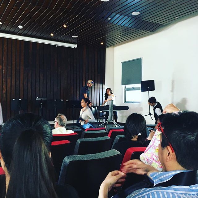 nidotheater's tweet photo. Nido’s getting ready for their first performance of the day. Come to the Centro Cultural el Tranque and check them out! Art, food-trucks and music!! 🎨🎸🎭🎟🎪 https://t.co/MFJrDWSN5p https://t.co/dNREHPkGft