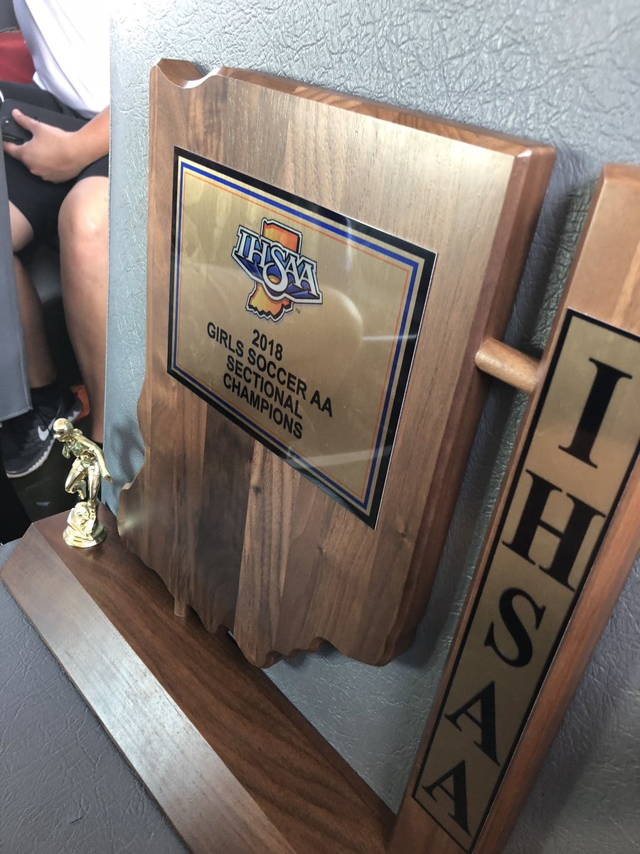 ToddAntz's tweet photo. 2018 Sectional Championship for the @Dragons_SCGS ! Goals by @annawright_2 and @vic_hutch02 with an assist from @_sydcorbin. https://t.co/q7ZdPUPYDk