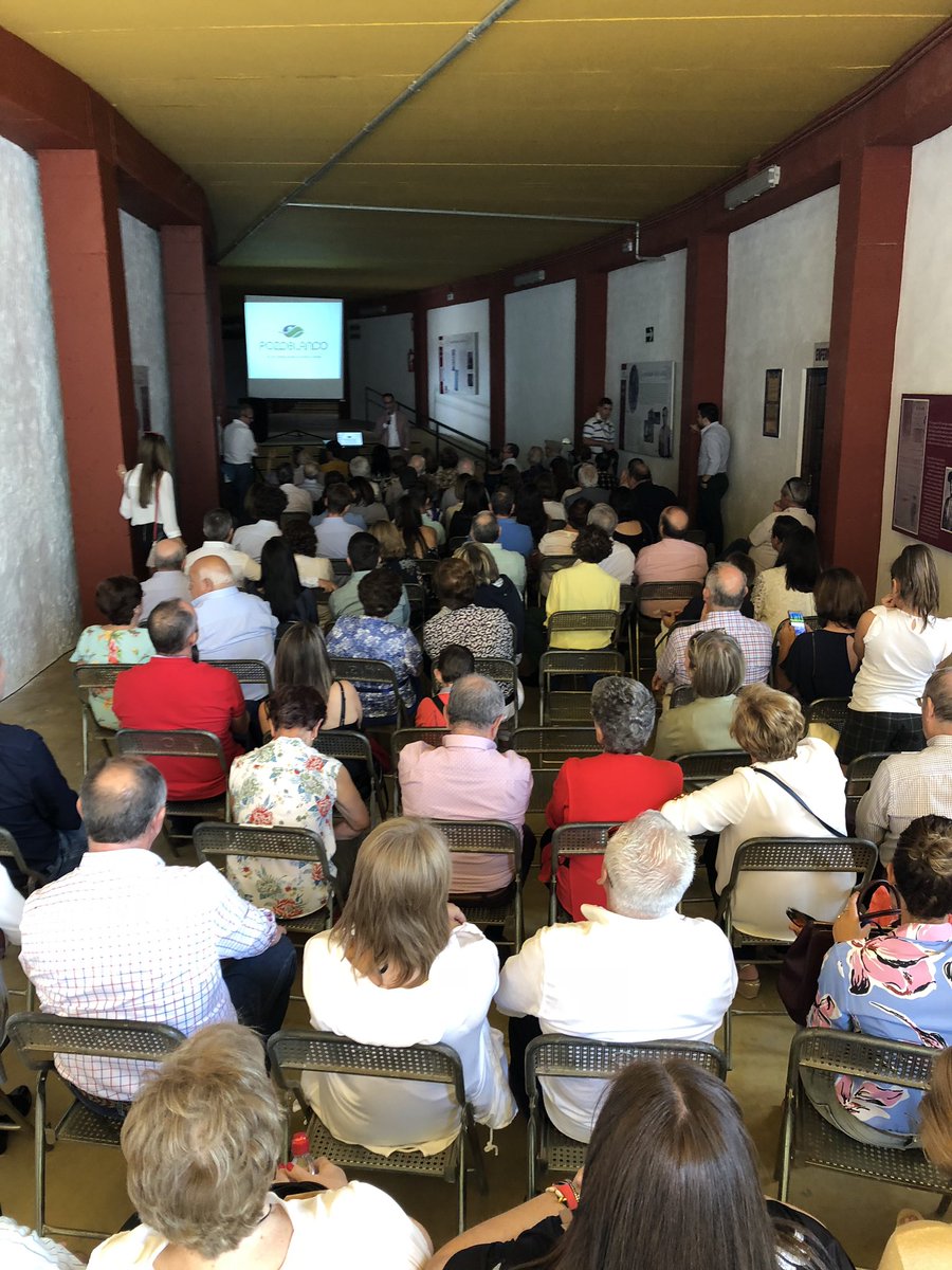 CosoLlanos's tweet photo. Hoy hemos tenido la fortuna de recibir en Pozoblanco a 200 miembros de la familia “Los Poleos”.
El evento ha contado con varias actividades y visitas por diferentes sitios emblemáticos de nuestro pueblo, el Pozo Viejo o el @CosoLlanos entre otros.
¡Gran experiencia! https://t.co/mtKANwrSwn