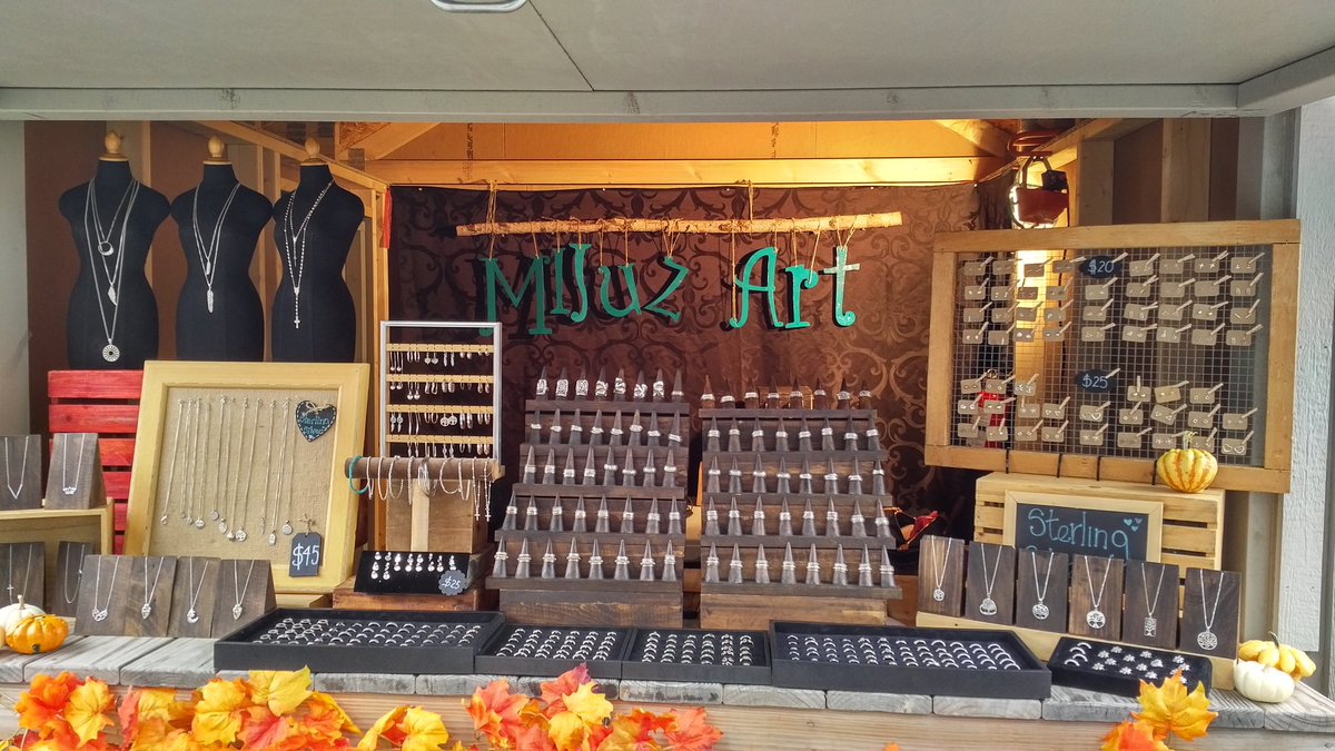 MiluzArt's tweet photo. #Oktoberfest Happy Thanksgiving, Canada #thanksgiving https://t.co/ASfDfbZWqx