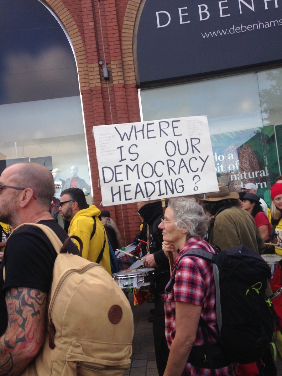 FrackdownC's tweet photo. We just heard @nickmulveymusic dedicated his #Buxton gig to the #FrackFreeFour tonight! While people gathered in #Edinburgh and marched on #Preston prison to call  #FreeTheThree the #AntiFracking join us in #Sheffield for #FrackdownCarnival https://t.co/OoXP2O72Q6 https://t.co/85O8osSZV6
