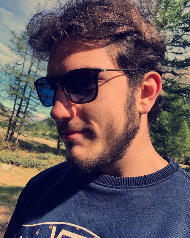 ciofix103's tweet photo. Tanto va così ti accorgi che la vita è una foto di gruppo, molti posano, troppi vivono a contatto con una realtà che non è di casa. https://t.co/2aKXgMuXYe https://t.co/lZA44QJQmh