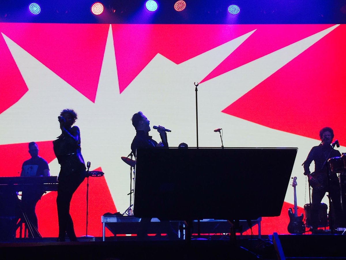 JutChaffee84's tweet photo. #FitzAndTantrums crushing it #recoveryfest2018 π₯ πΆ π€ https://t.co/h31ooMnWdT