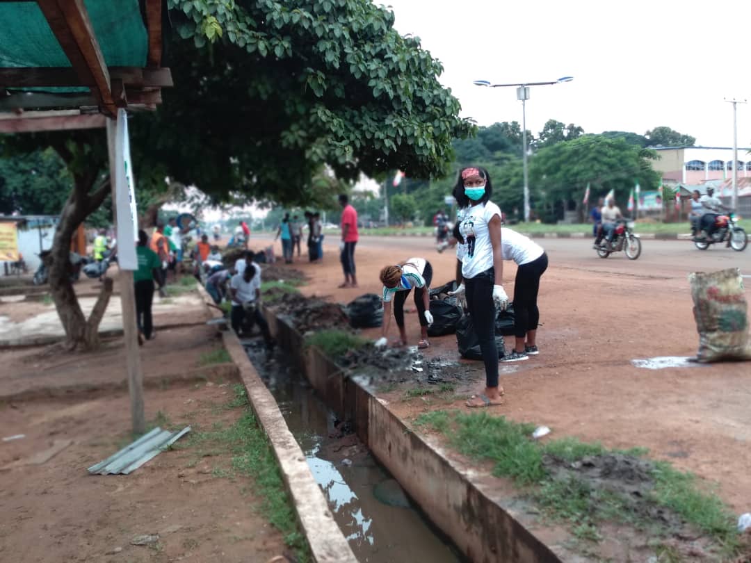 Otuvictor001's tweet photo. All about today
#GreenIndependenceCleanUp
#patriotism
#Makurdi
@acinigeria @DevTrainNg @houseofhilkiah @CyprianOrtese @P_wang2 https://t.co/xzYv1UD6lx