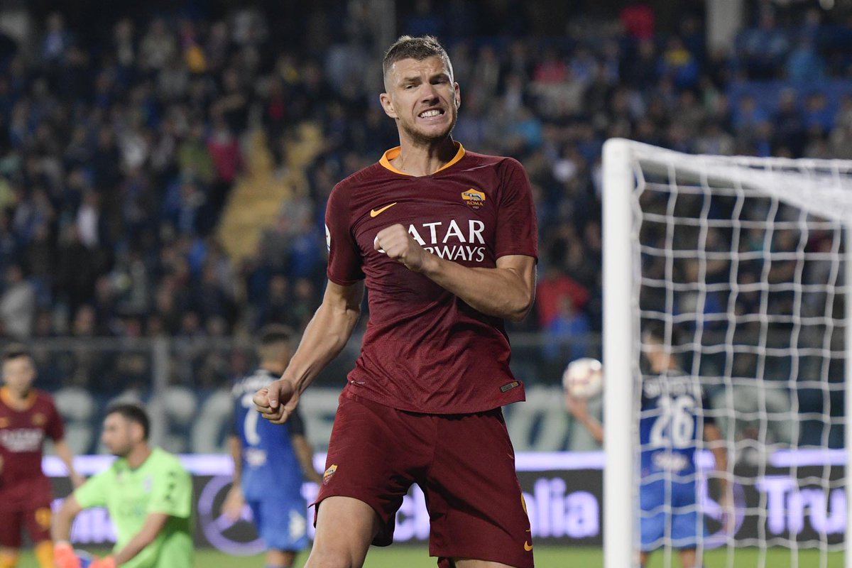 Dzeko celebra el segundo de la Roma.