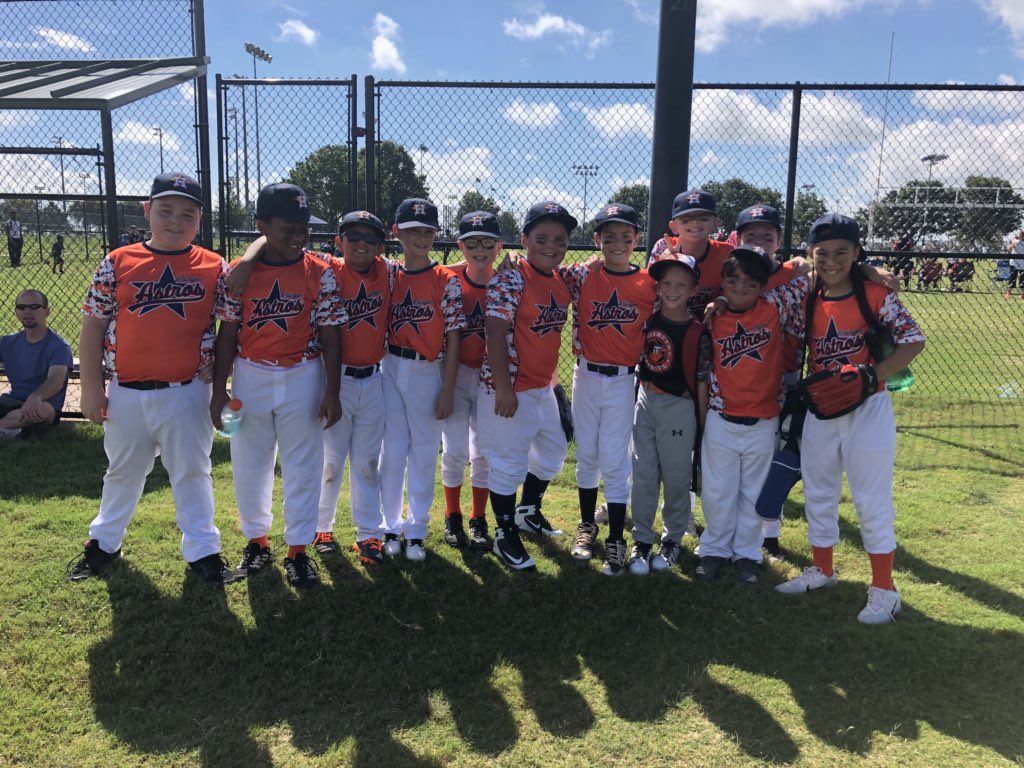 CanasofSTX's tweet image. Saturday is for Ballpark Snacks...I mean Baseball ⚾️ Love these Astros! #BoyMom #BaseballLife #3YearsTogether #SaturdaySquad