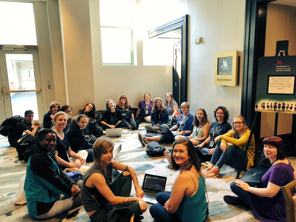 I’m so honored to know <a href="/IanColdwater/">IanColdwater</a>. Here is Ian leading a huge group of women and allies at @derbycon through an impromptu CTF training 😍🤖🤘