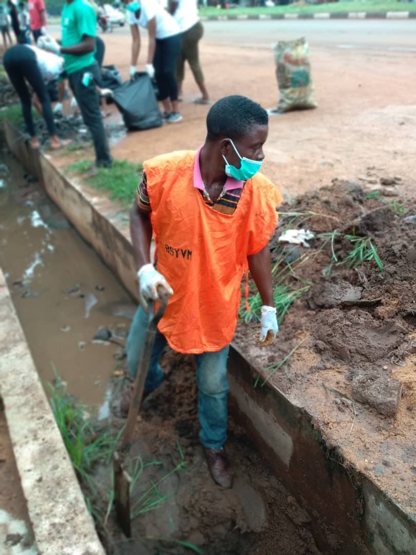 Otuvictor001's tweet photo. All about patriotism
#GreenIndependenceCleanup
#patriotism
#makurdi
#Volunteer
#Team_Clean
@UNEnvironment @acinigeria @DevTrainNg @houseofhilkiah @CyprianOrtese @P_wang2 https://t.co/Ukq2S70hgX