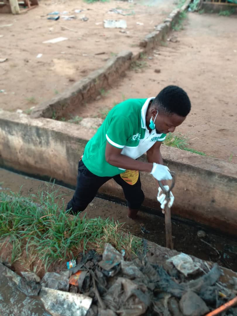 Otuvictor001's tweet photo. All about patriotism
#GreenIndependenceCleanup
#patriotism
#makurdi
#Volunteer
#Team_Clean
@UNEnvironment @acinigeria @DevTrainNg @houseofhilkiah @CyprianOrtese @P_wang2 https://t.co/Ukq2S70hgX