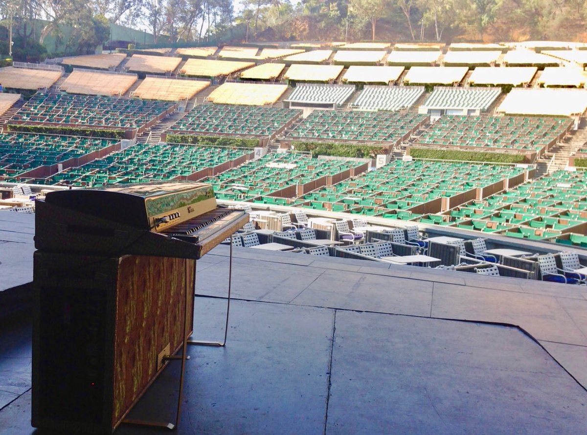 RhodesStory's tweet photo. The Rhodes sound reaches the masses 🎹🎶

#RhodesSound #Reaches #themasses #Rhodes #suitcase #ElectricPiano #Customized #PimpMyRhodes #HollywoodBowl #onstage #concertvenue #RhodesFestConcerts #worldwide #RhodesFest #RhodesPiano #peopleallovertheworld https://t.co/G5EWKlE9Wg
