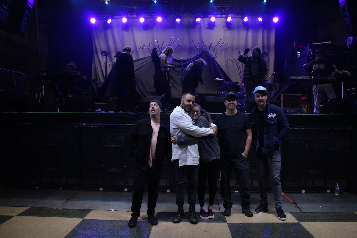 5591blueoctober's tweet photo. I just got back my $80 meet and greet photo back and it's the lowest quality meet and greet pic I've ever received. The lighting and quality are terrible. I'm super angry that we are forced to buy m&amp;g because there is no longer early entry &amp; this is what I receive. @blueoctober https://t.co/hQr5uWT9mK
