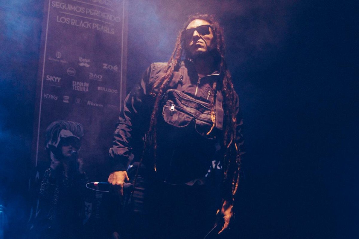 GogoRasMX's tweet photo. #Stage #locstar #menwithlocs #mic #locstyles #loclife #warbag #gogoras 📸 x @daviddbarajas https://t.co/0qoRg7nVL7