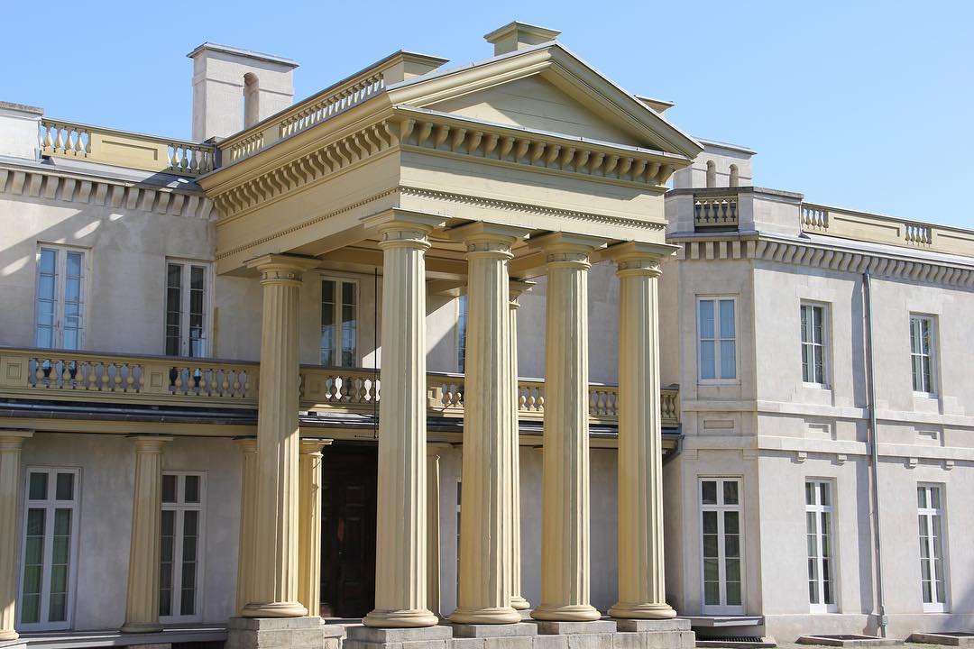 A #HamOnt icon — Dundurn castle!⠀