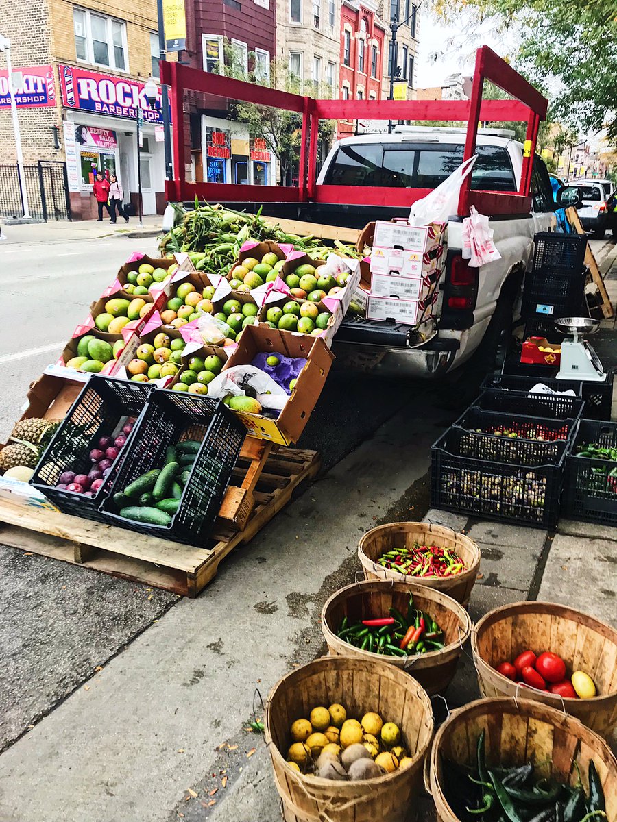 CComadres's tweet photo. Tourist in our own communities #Pilsen #ChicagoArt https://t.co/LiiNeawlY1